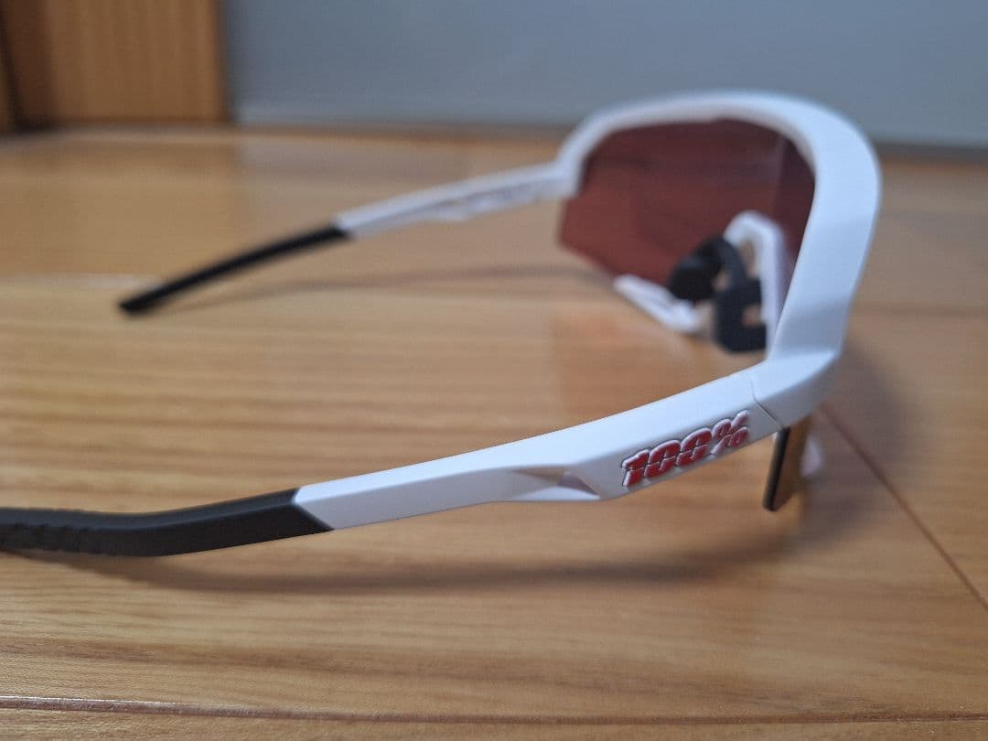 い*し様 100% サングラス ホワイトフレーム レッドレンズ