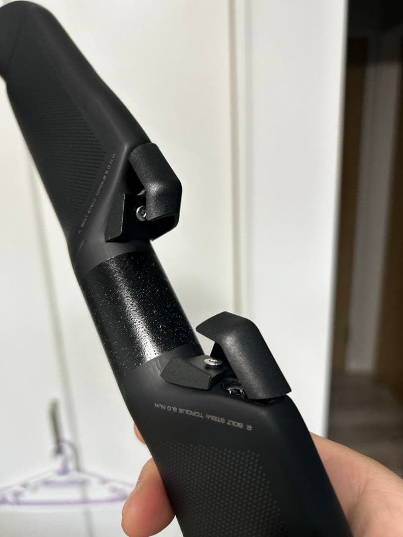 新品　エアロフライ2風　ドロップハンドル　カーボン　ケーブル内装　ロード　軽量