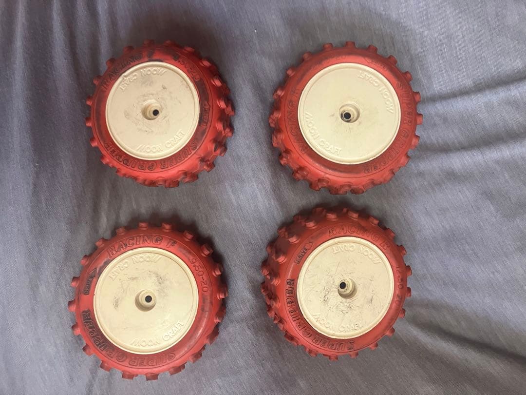 タミヤ 当時物　カラー　タイヤ　赤　　　前後 ホットショットに使用