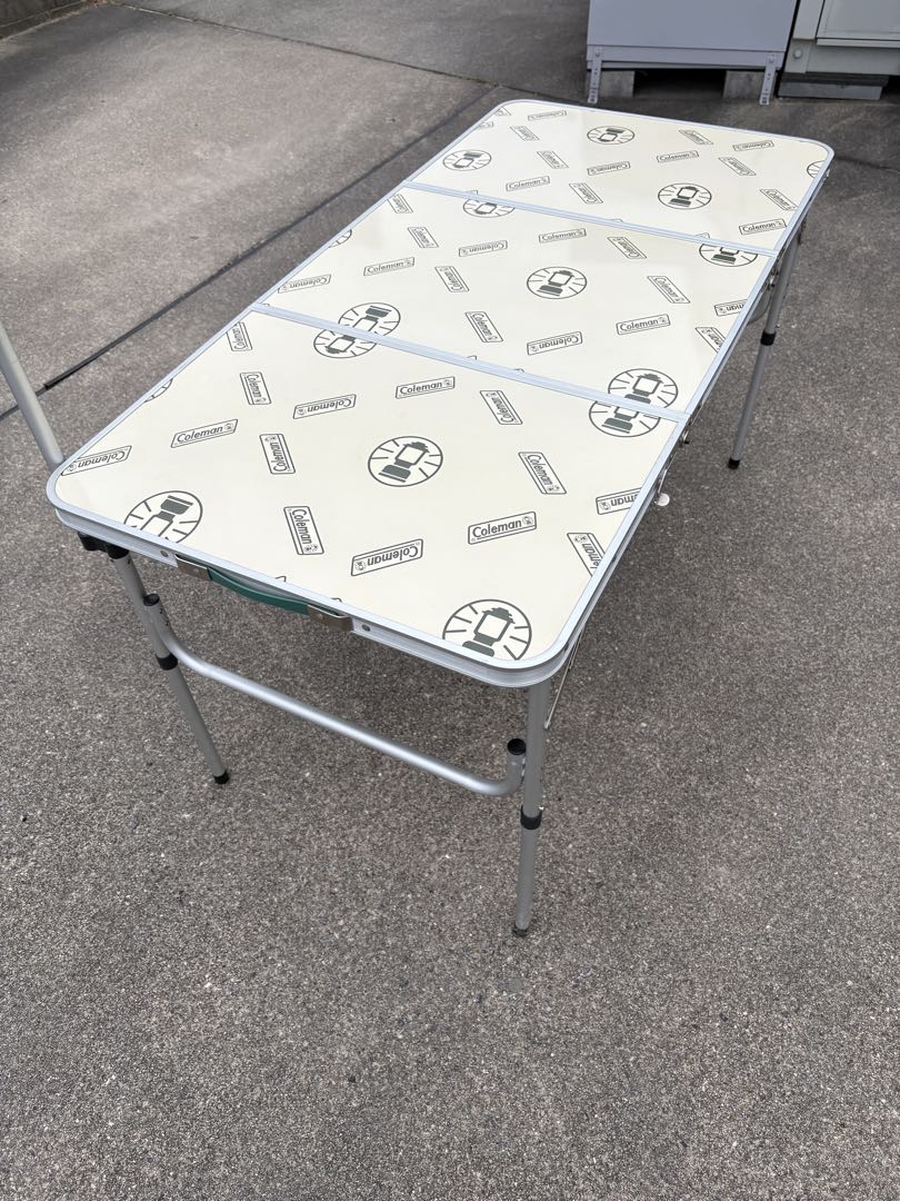 Colemanコールマン フォールディングテーブル 三つ折り