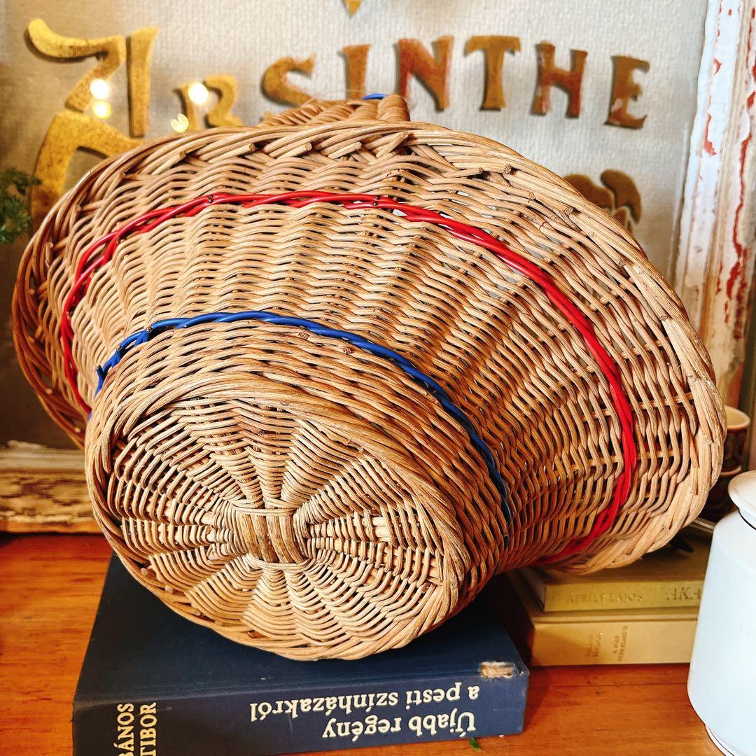 可愛いカラーアクセントのあるパニエ