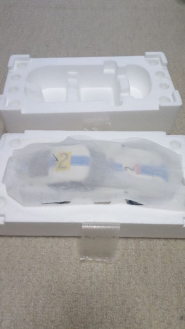 ミニカー AUTOart TOYOTA 2000 GT 1/18