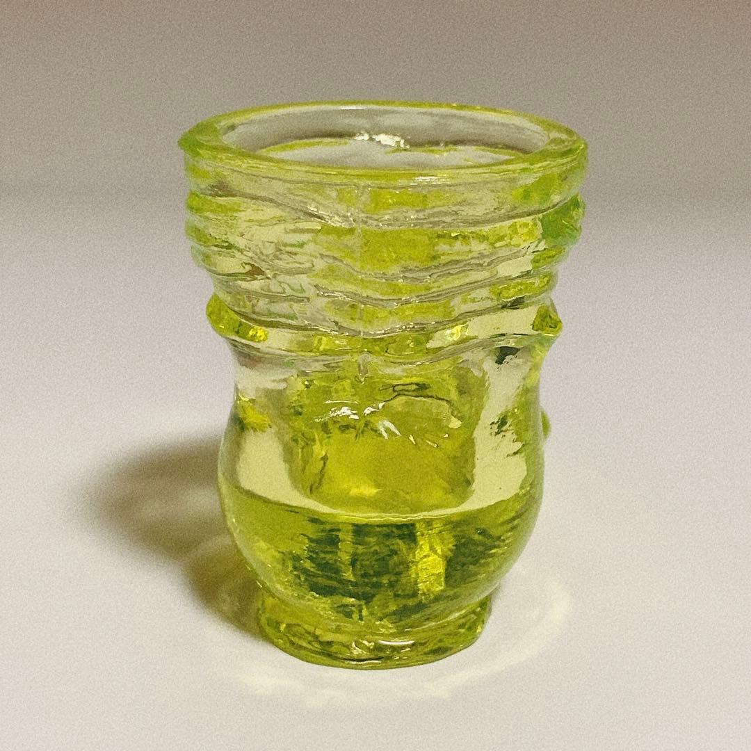 ブーツが破けて指が出ているデザイン ウラン ガラス 置物 小物入れ ペン刺し