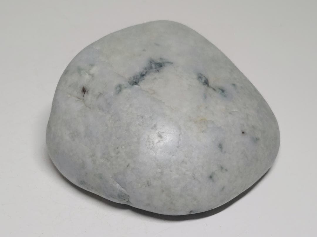 糸魚川76 翡翠 378g ヒスイ 原石 鑑賞石 自然石 誕生石 鉱物 鉱石