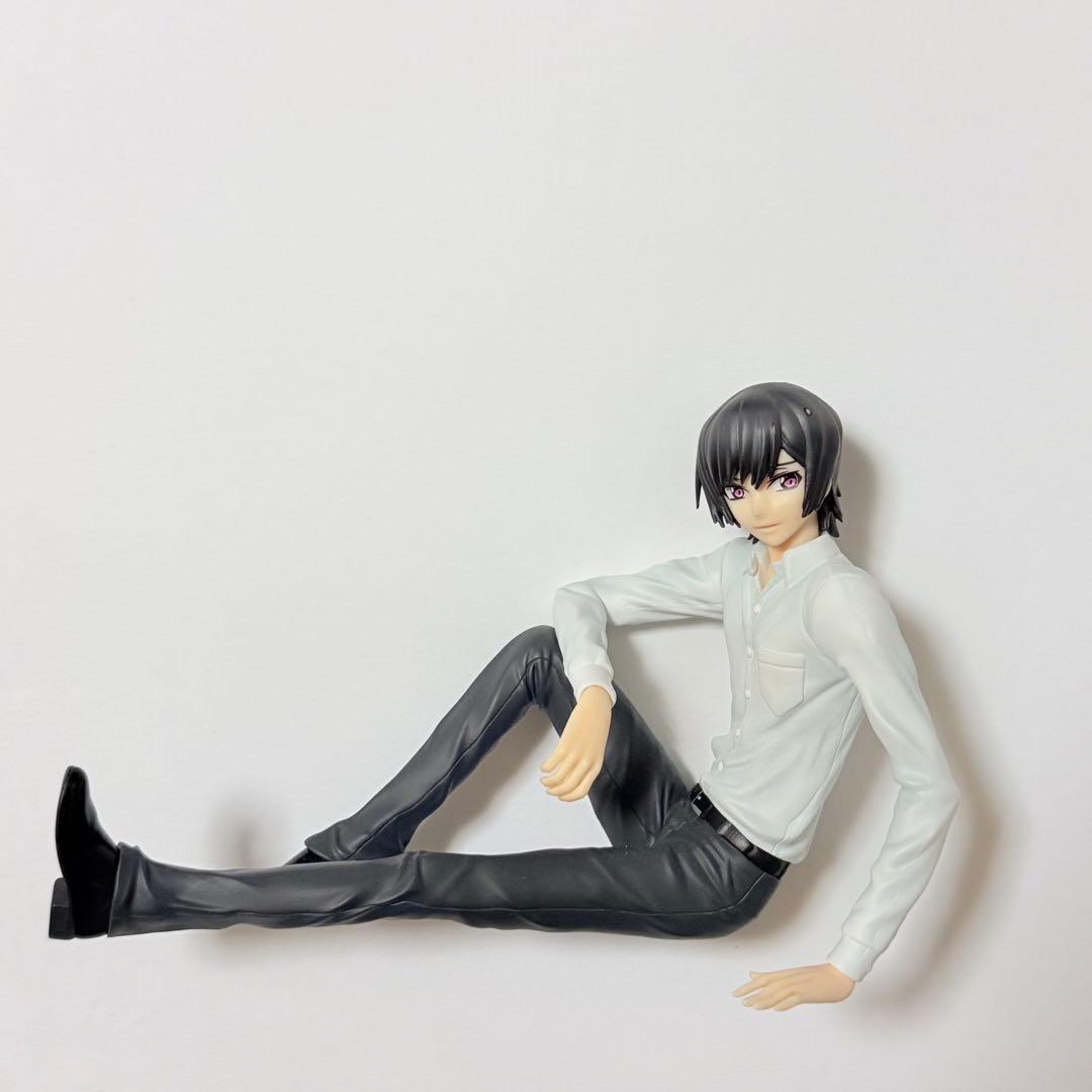 ルルーシュ・ランペルージ コードギアス 反逆のルルーシュ　フィギュア　制服　座り