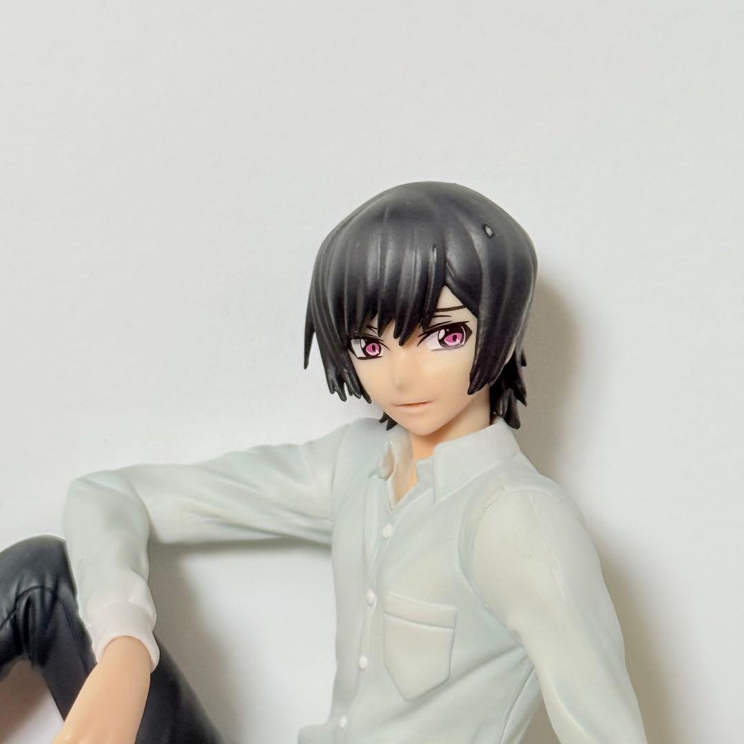 ルルーシュ・ランペルージ コードギアス 反逆のルルーシュ　フィギュア　制服　座り