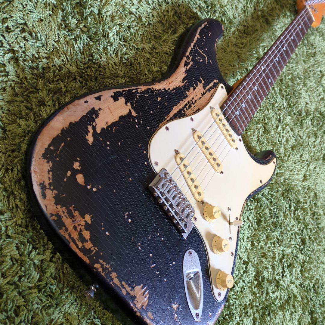 エレキギター ブラック ストラトタイプ　レリック