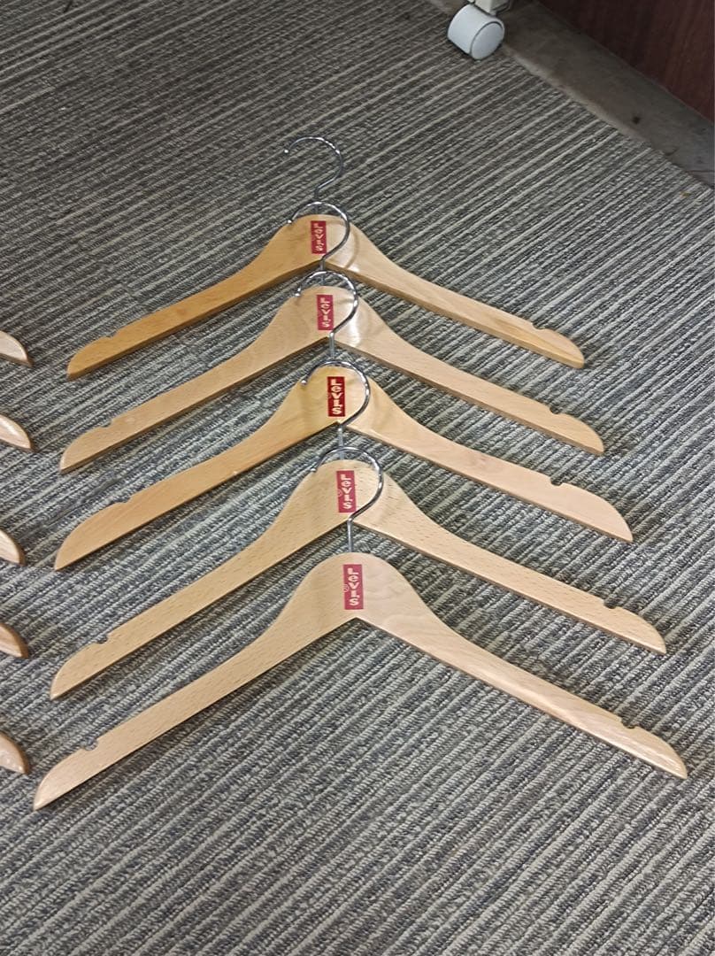 八5929【美品】Levis リーバイス 木製ハンガー10本セット