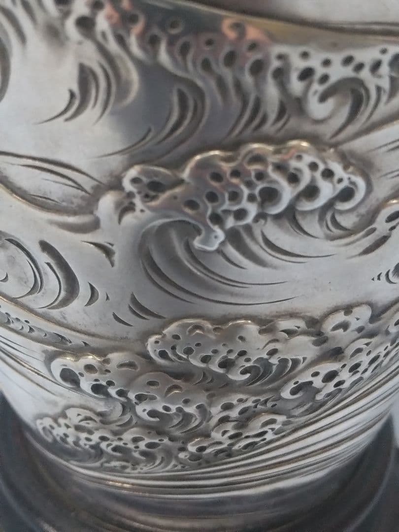 銀製花瓶 　銀製品　超絶技巧 叩き出し　銀製　美術工芸品