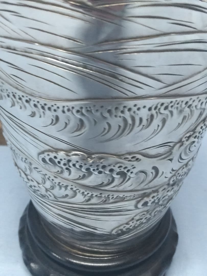銀製花瓶 　銀製品　超絶技巧 叩き出し　銀製　美術工芸品