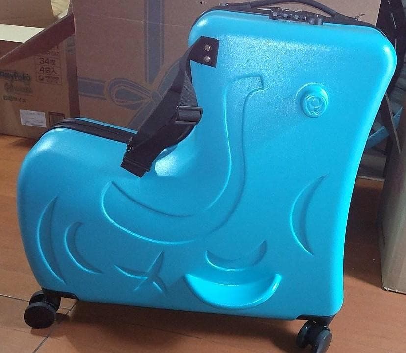 キッズ スーツケース 子どもが乗れる