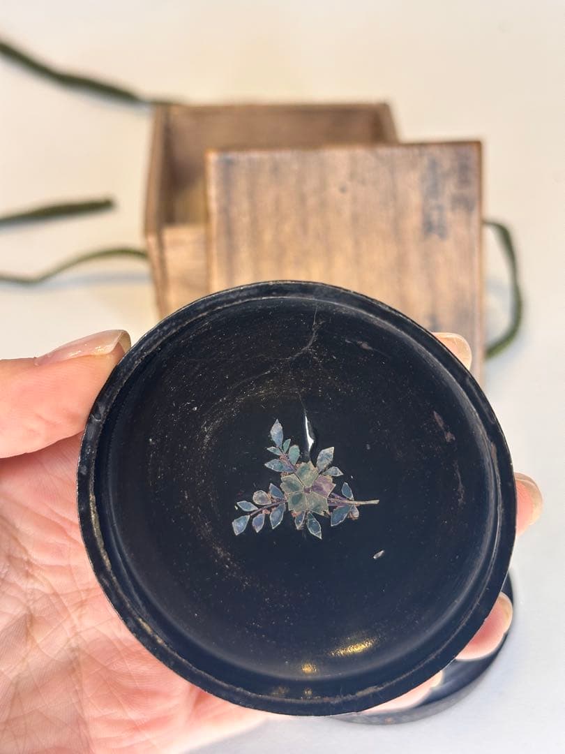 唐物 青貝香合　螺鈿嵌　傷有　漆器 時代物　共箱付