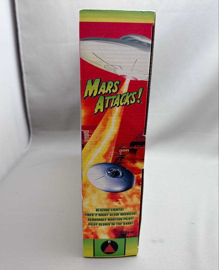 新品未使用　マーズ・アタック！ マーシャン・フライング・ソーサー フィギュア