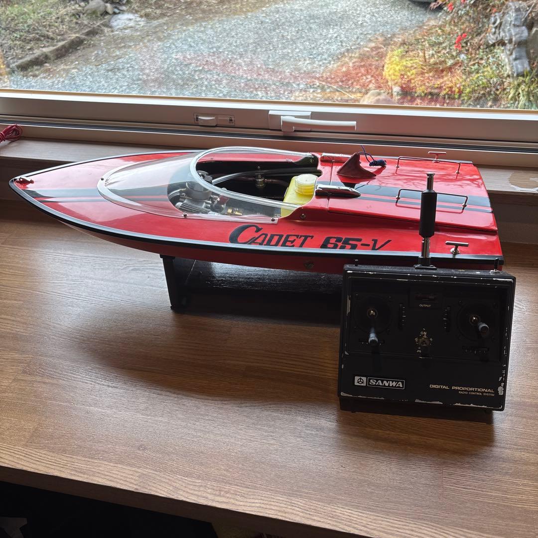 Cadet 65-V ＫＮＫ製木製ラジコンボート