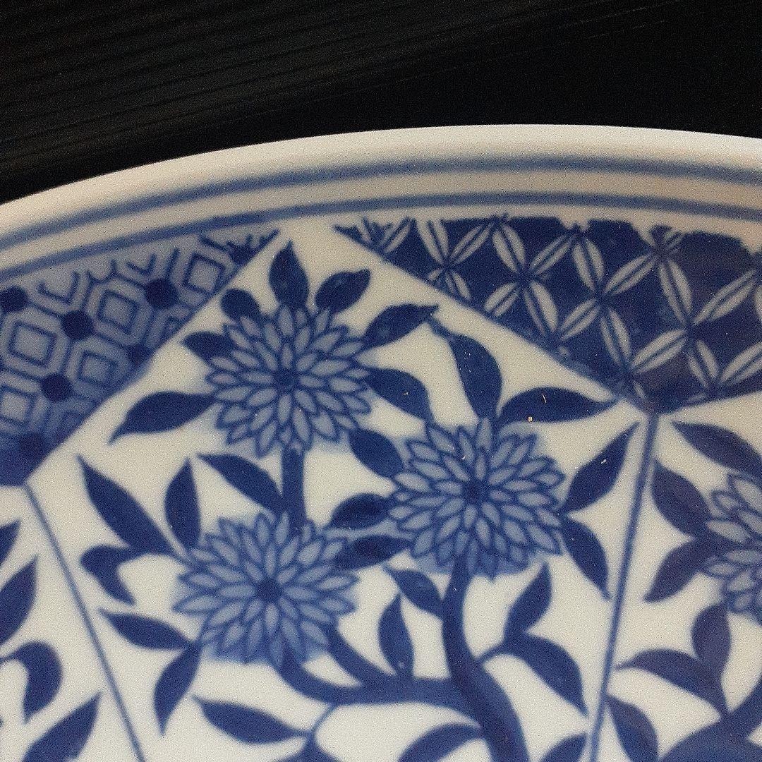 大明万暦年製染め付け花籠図大皿