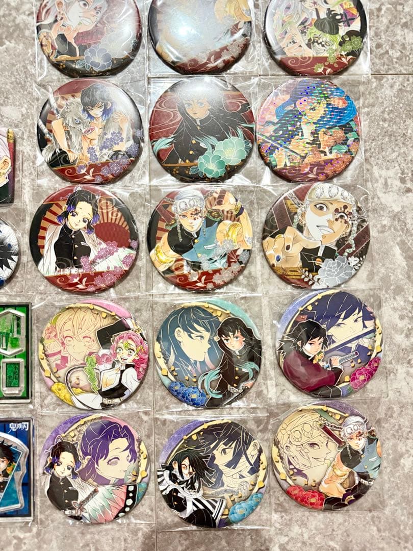 鬼滅の刃　原画展　アクリルフィギュア　マグネットステッカー　コレクション缶バッジ