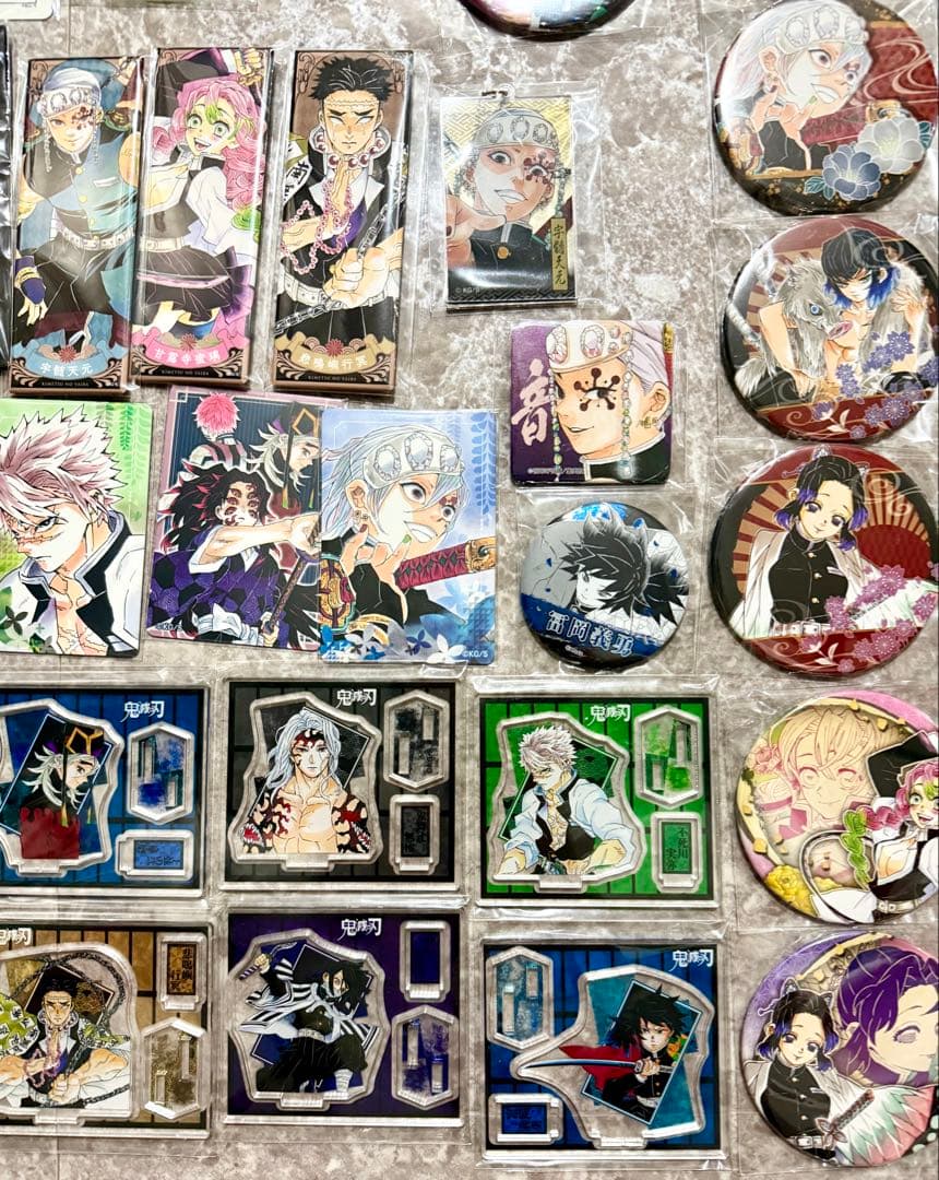 鬼滅の刃　原画展　アクリルフィギュア　マグネットステッカー　コレクション缶バッジ