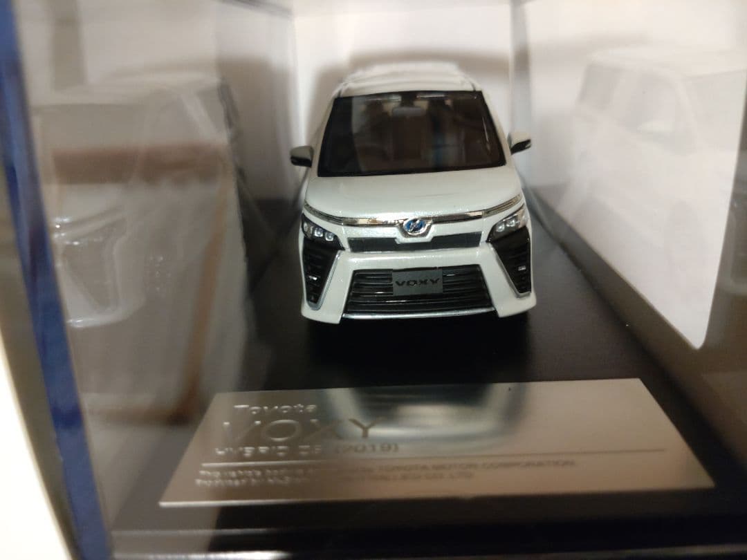 ハイ・ストーリー トヨタ VOXY(ヴォクシー) ミニカー 1/43 ホワイト