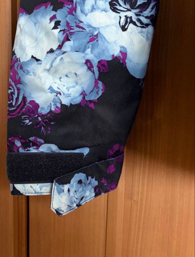 【VOLCOM】花柄スノーボードジャケット XS 防水レディース 美品