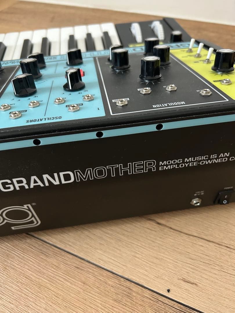 Moog Grandmother セミモジュラーアナログシンセサイザー