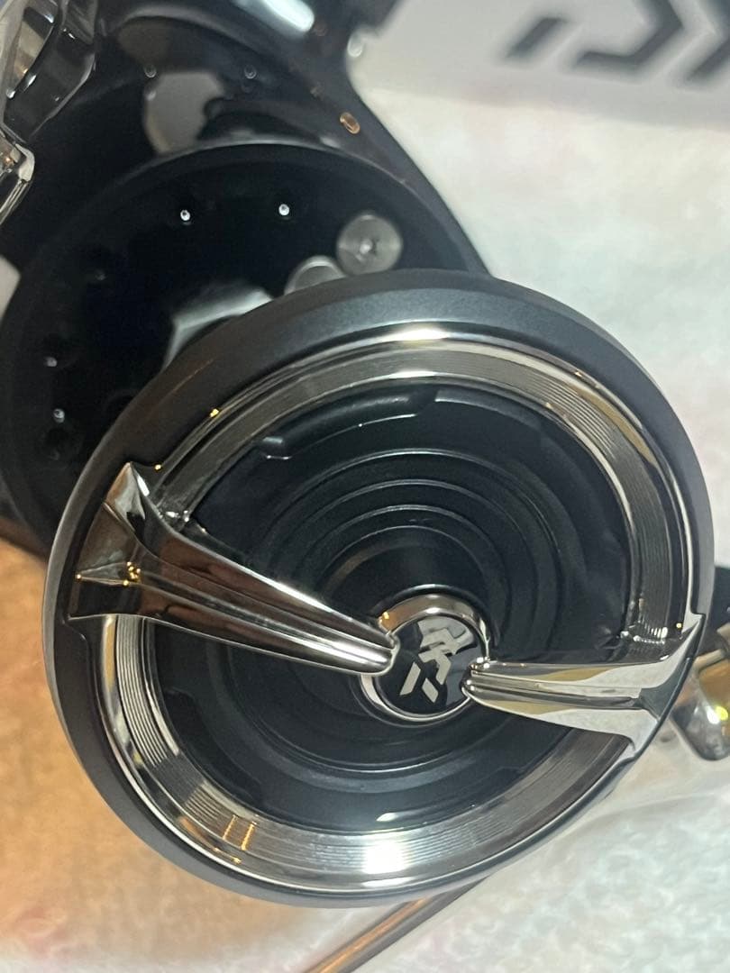 ほぼ未使用　ダイワ　BALLISTIC LT2500S-XH　本体のみ