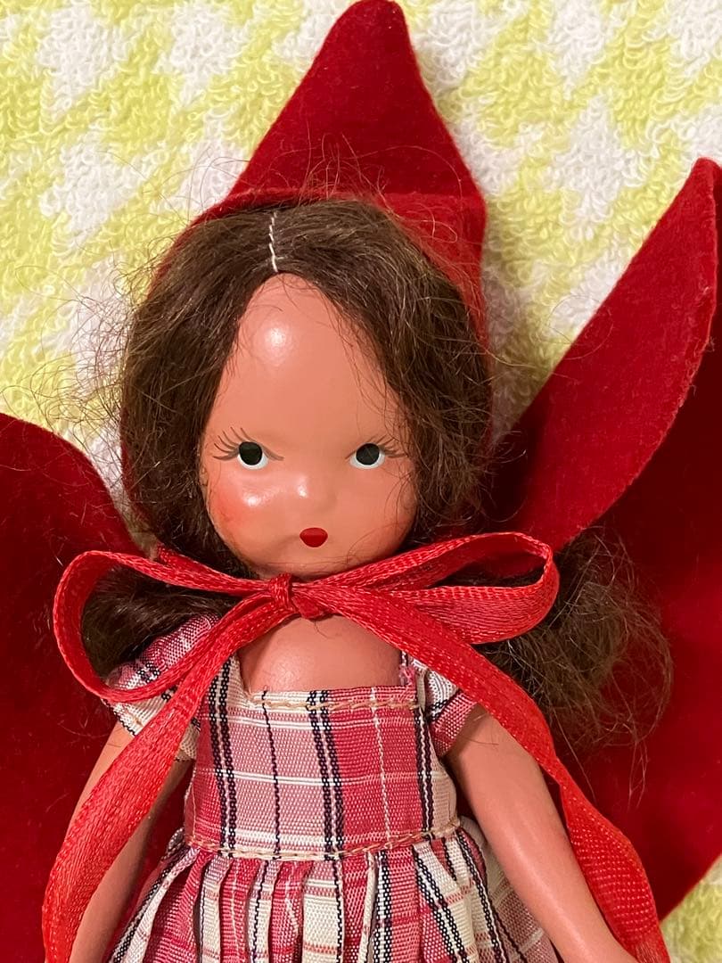 赤ずきんちゃん風  陶器のお人形