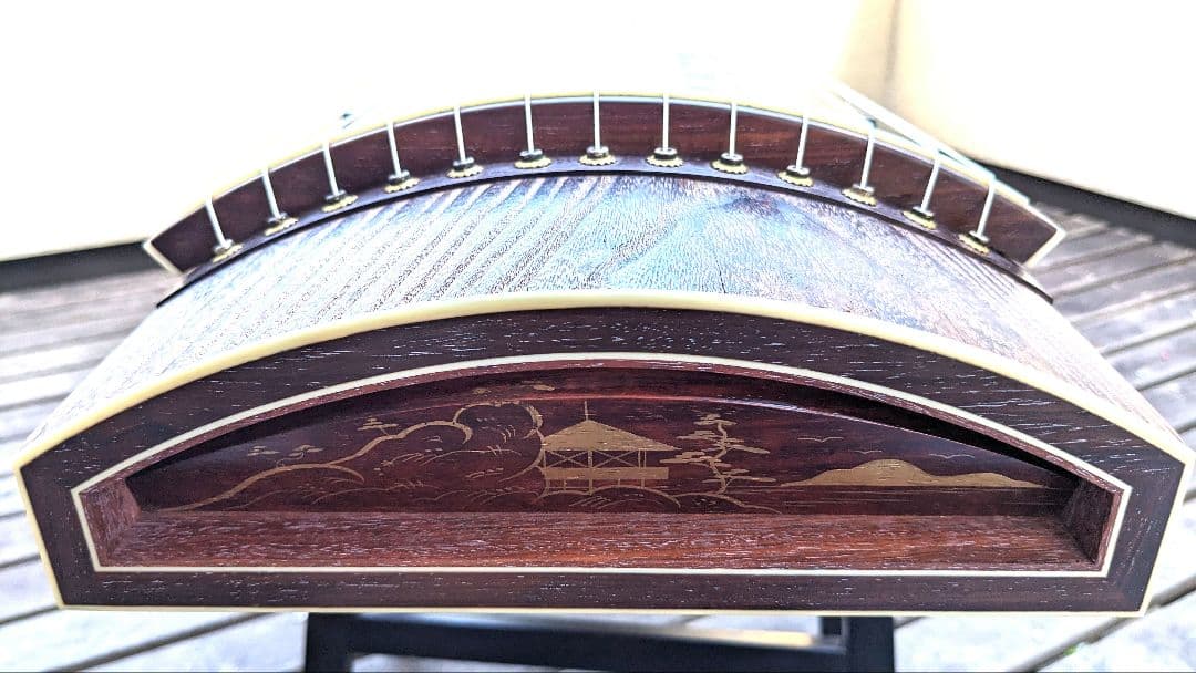 十三絃箏=琴　と　琴柱