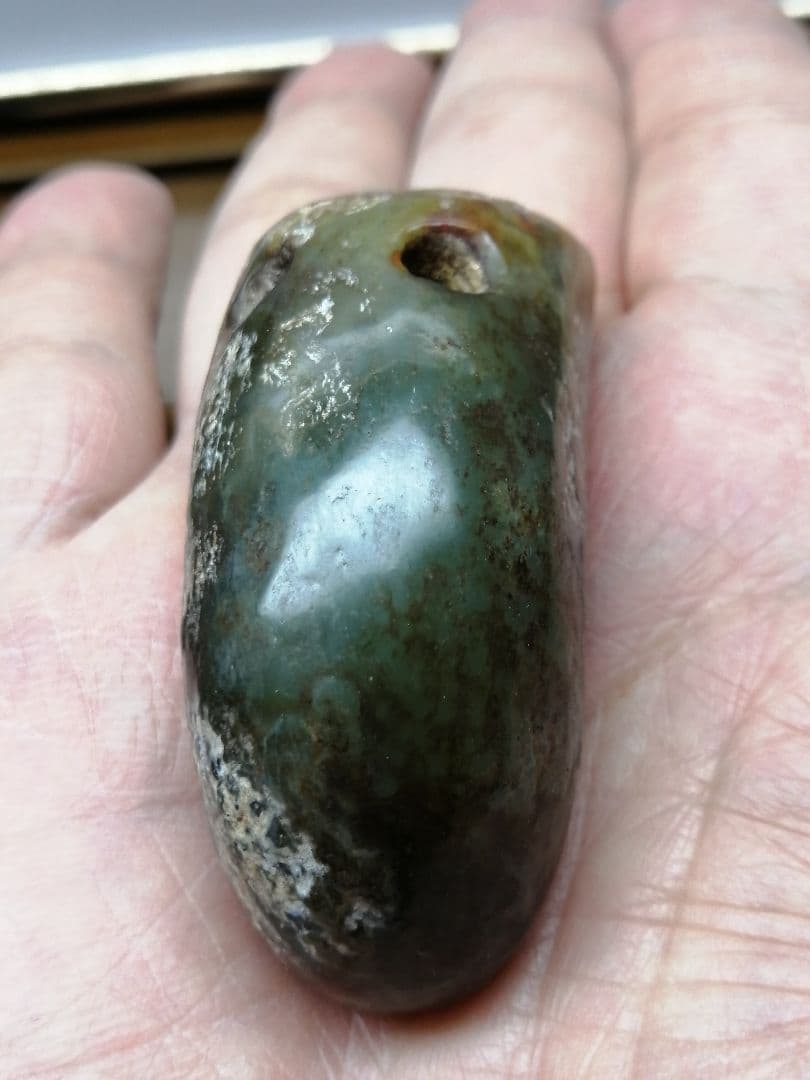 ★縄文後期『青翡翠勾玉』発掘品。6.0cm　考古学遺物　かなりの重量があります。