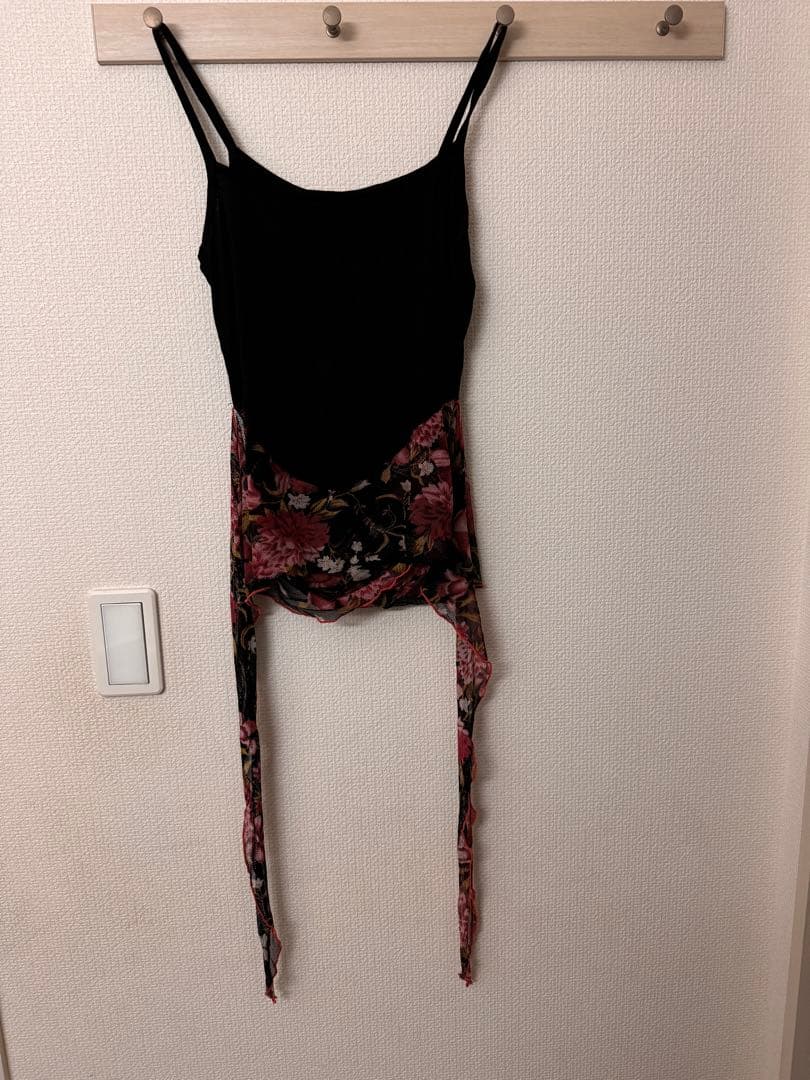 社交ダンス　上下セット　黒とピンクの花柄フレアスカート　Lサイズ