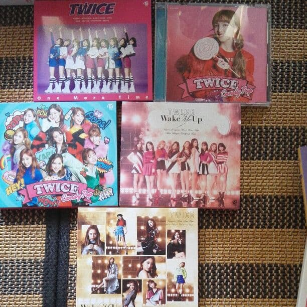 TWICEアルバム全集とDVD