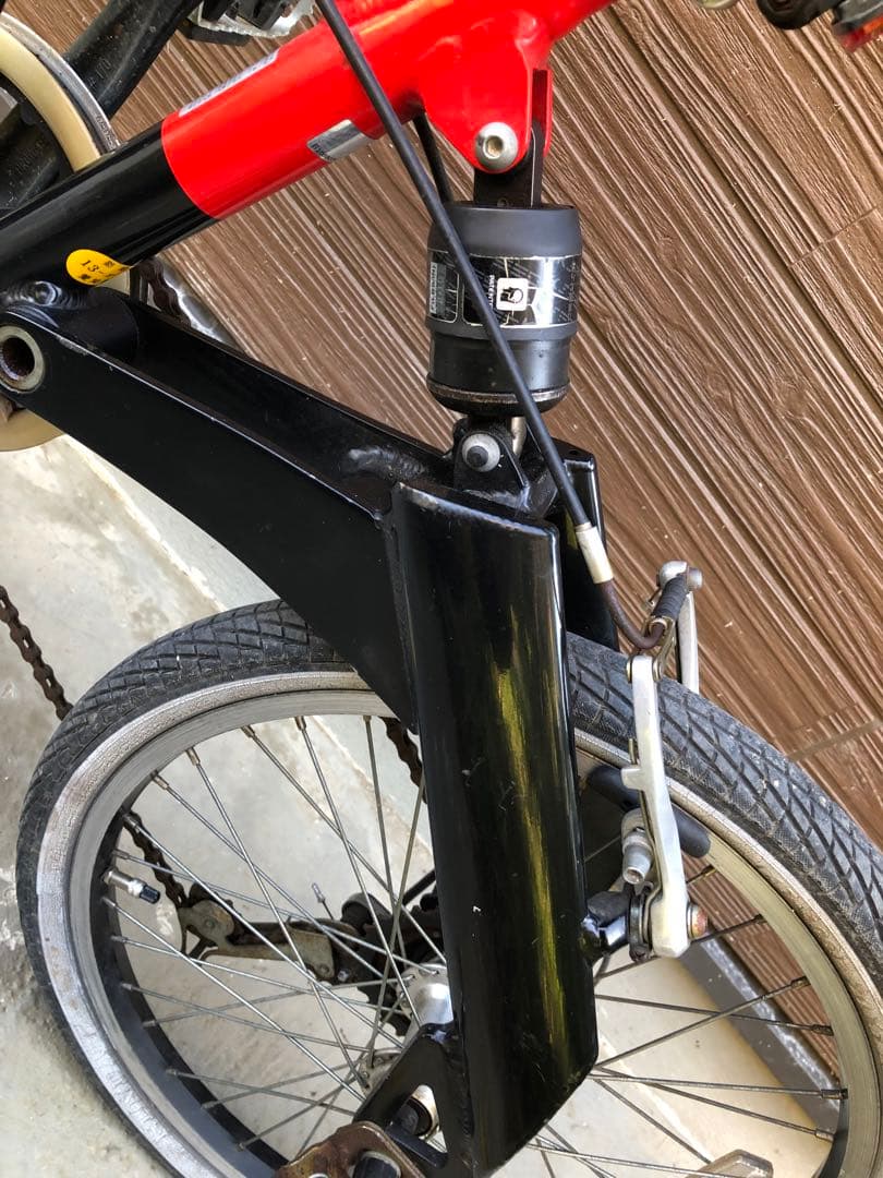 赤い折りたたみ自転車 オフィシャルサイクル