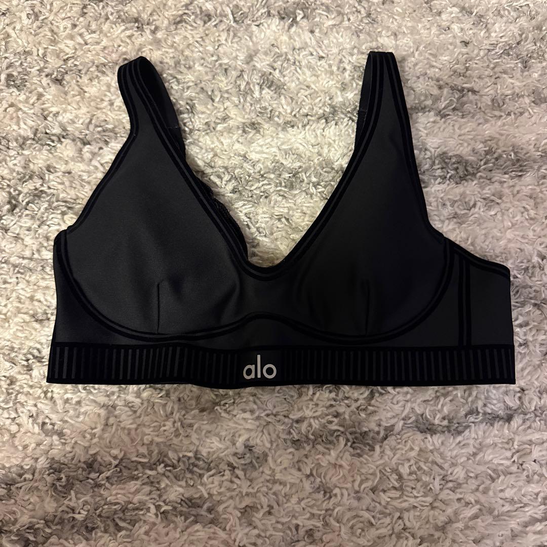 美品　alo yoga Airlift レギンス/ブラトップセットアップ