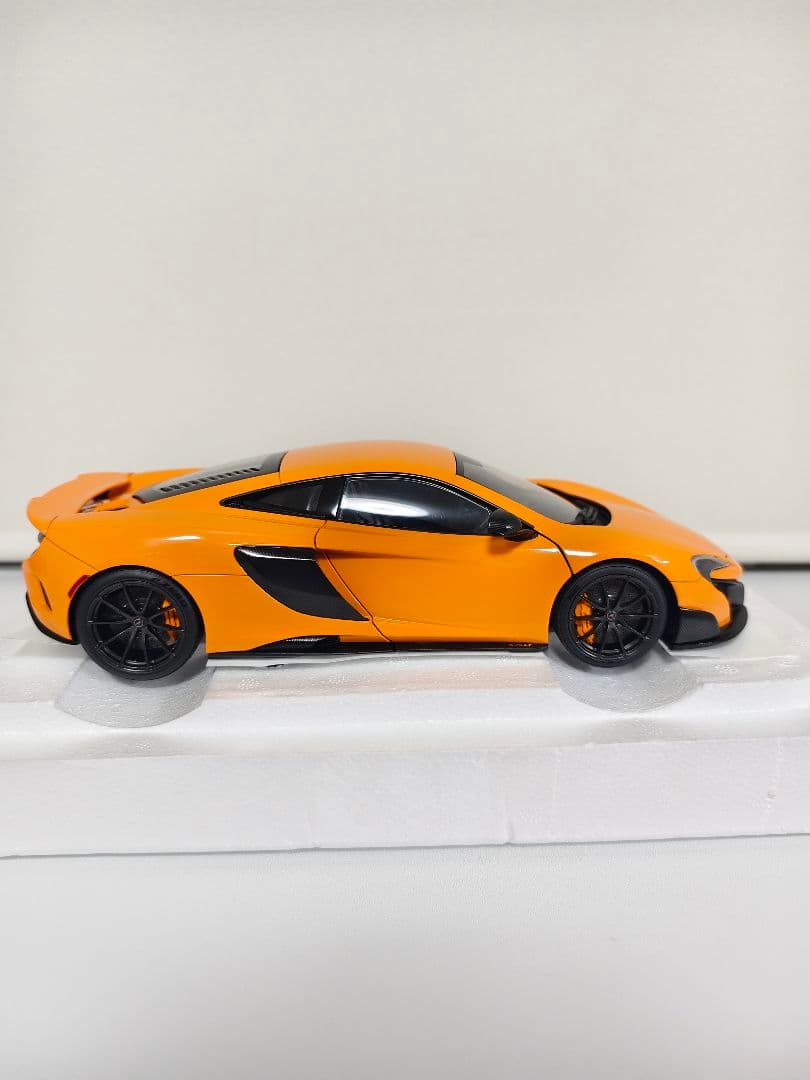 オートアート 1/18 McLaren 675LT