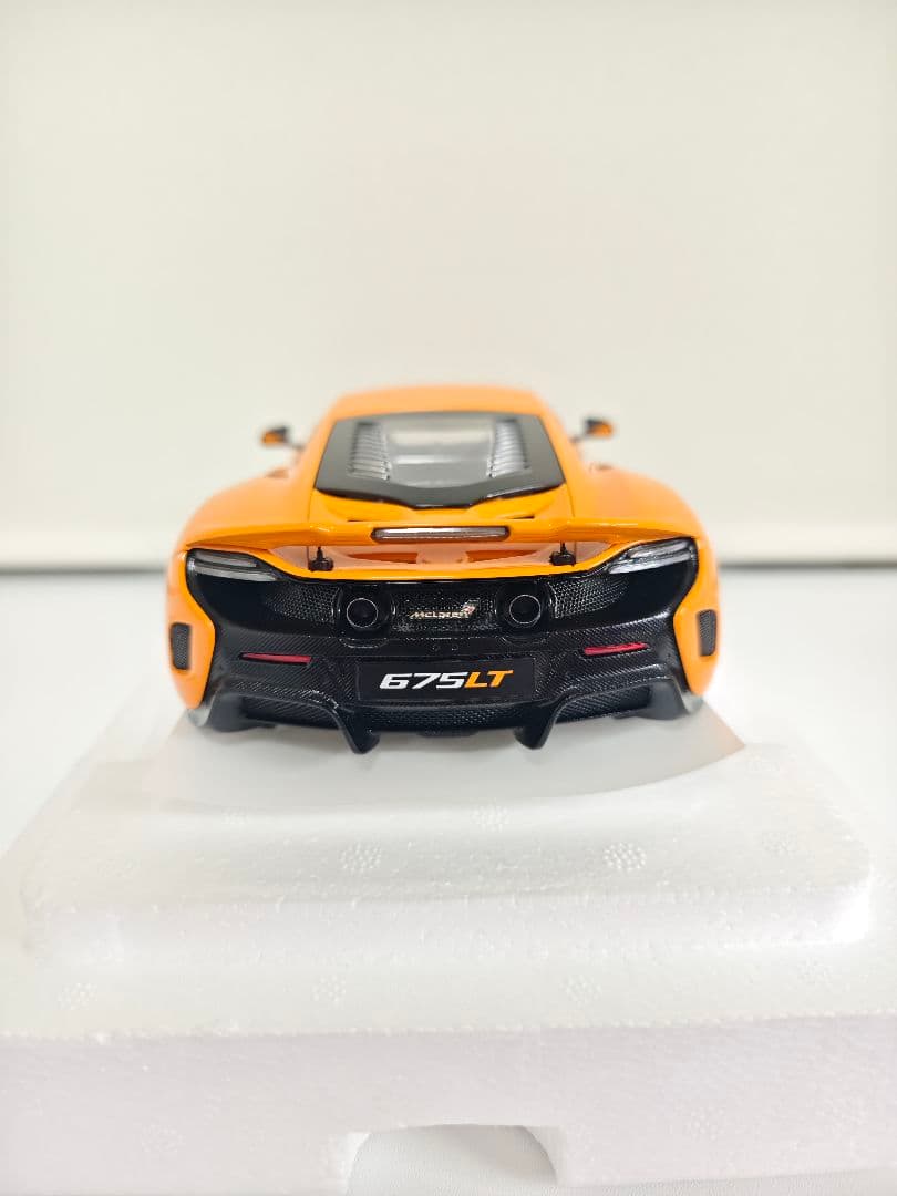 オートアート 1/18 McLaren 675LT