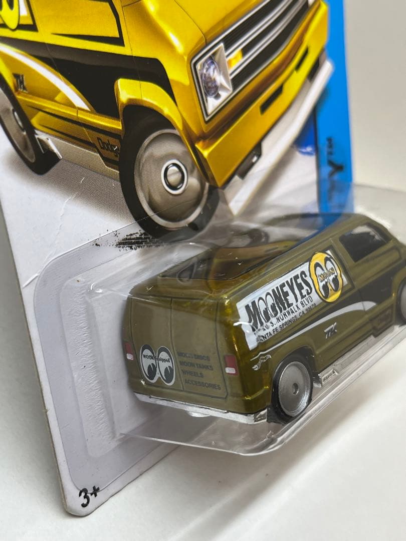 ホットウィール　スーパートレジャーハント　カスタム　77 ダッジバン　ムーンアイ