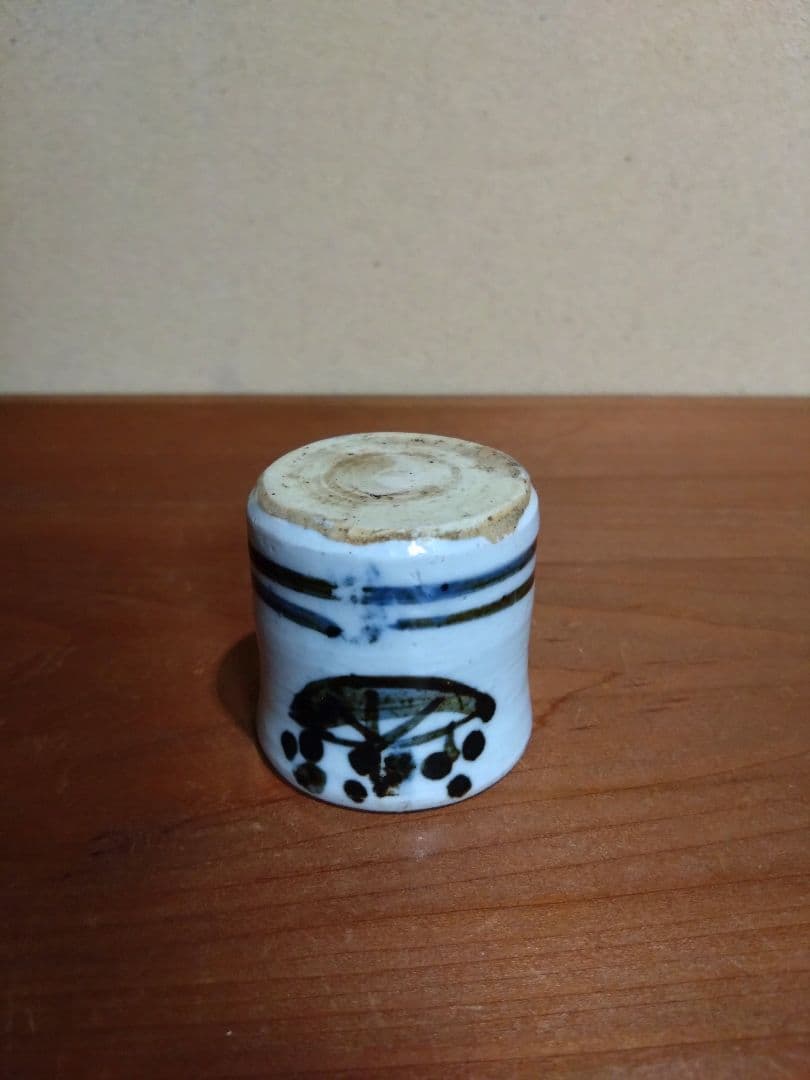 別冊太陽 「やきものの真贋と鑑定」所載 古伊万里 桐紋 筒盃