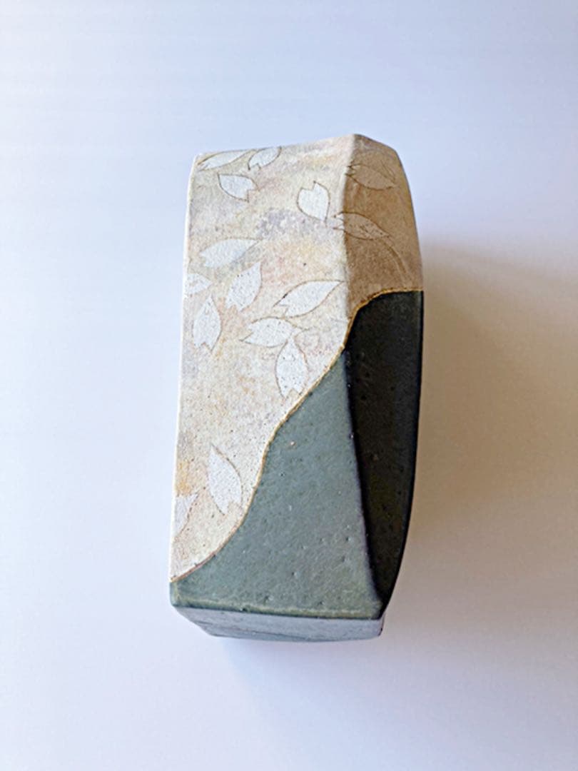 期間限定お値下げ中！！　新品未使用！！　島田恭子作　櫻　蓋物　布目金彩　益子焼