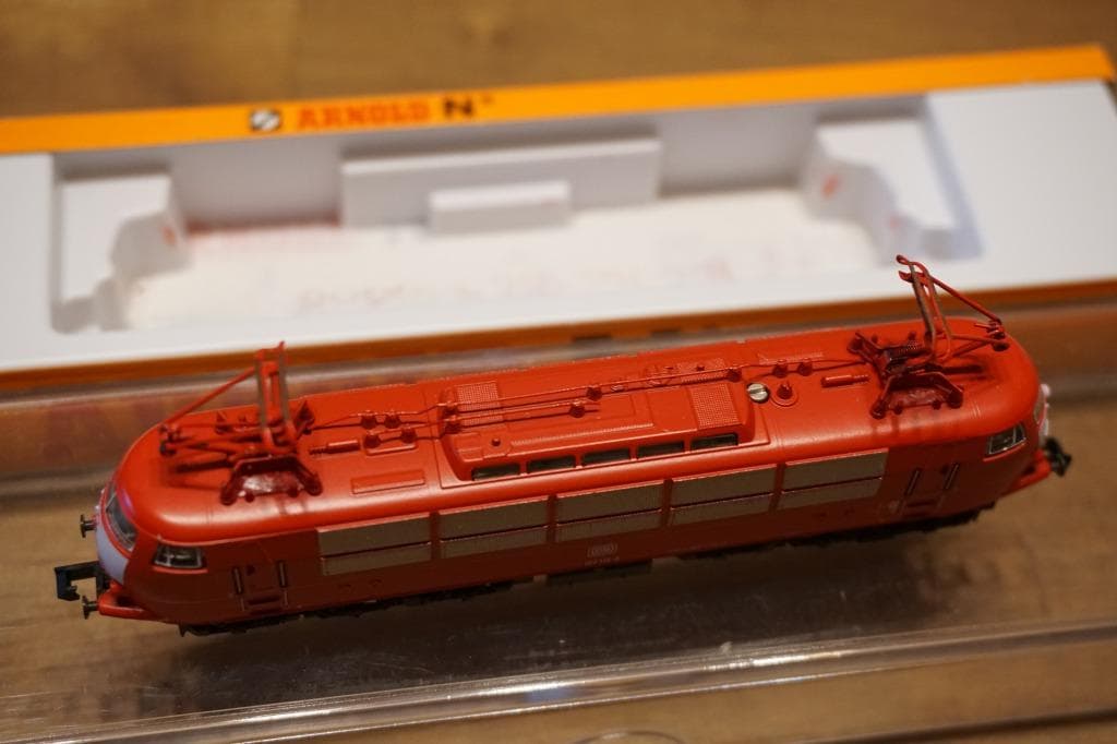 ARNOLD 品番2353 DB(ドイツ）　１０３型１１５－２　オリエント赤塗装