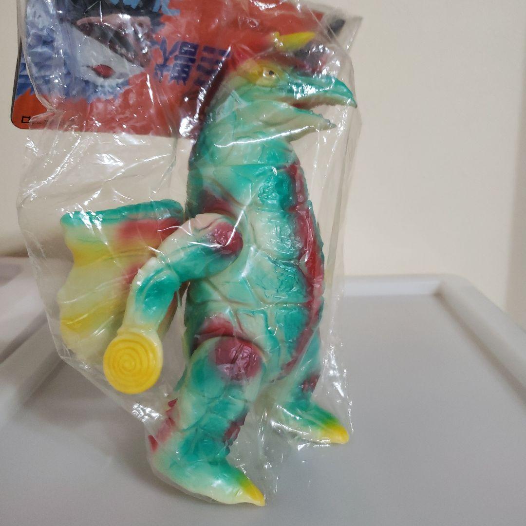 ベアモデル　ソフビ　ウルトラマン怪獣 翼付き カラフル