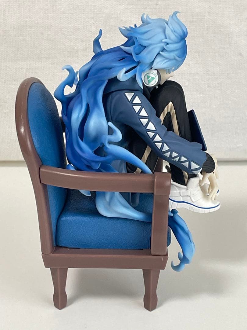 ツイステ　イデアシュラウド　フィギュア