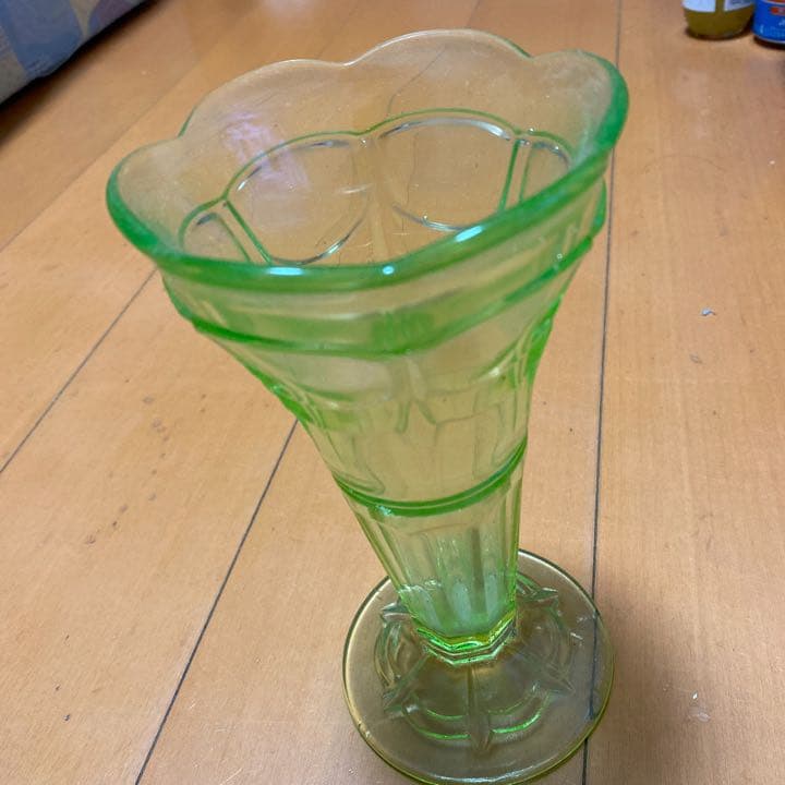 イギリス　アンティーク　ウランガラス　ゴブレット　英国　骨董