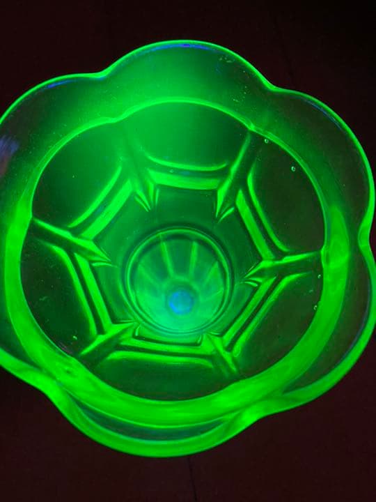 イギリス　アンティーク　ウランガラス　ゴブレット　英国　骨董