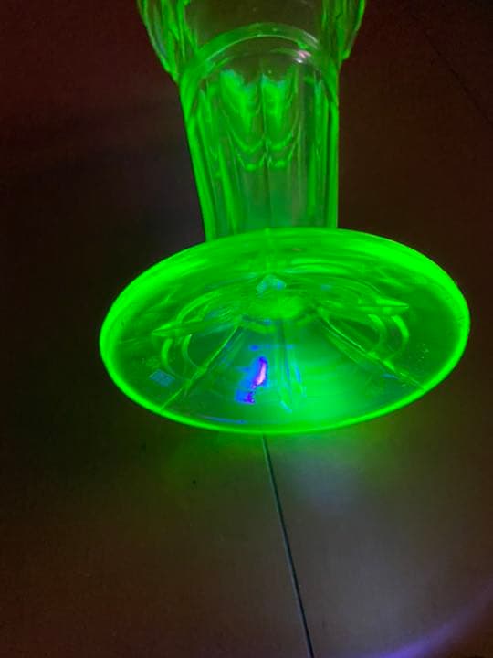 イギリス　アンティーク　ウランガラス　ゴブレット　英国　骨董