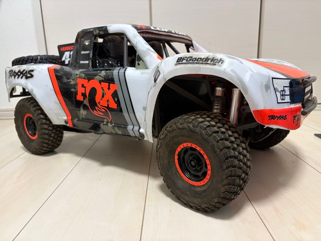 Traxxas UDR 1/7オフロードRCカー まさ