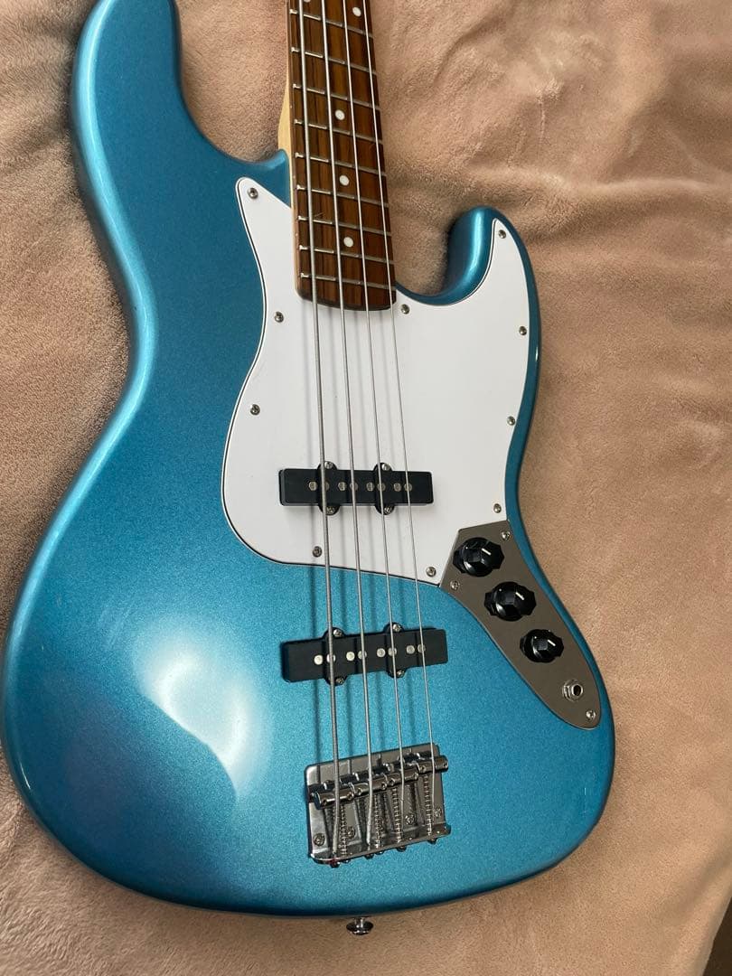 エレクトリックベース　プレイテック　ジャズベースタイプ　新品弦に交換済み。