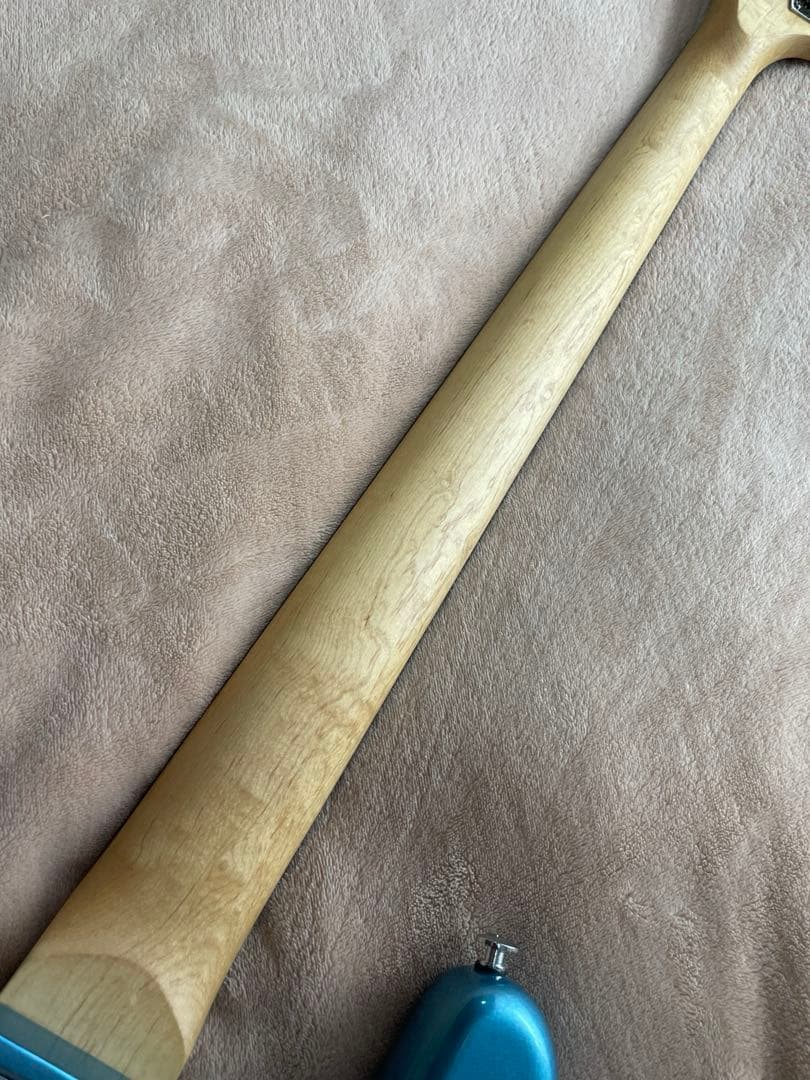 エレクトリックベース　プレイテック　ジャズベースタイプ　新品弦に交換済み。