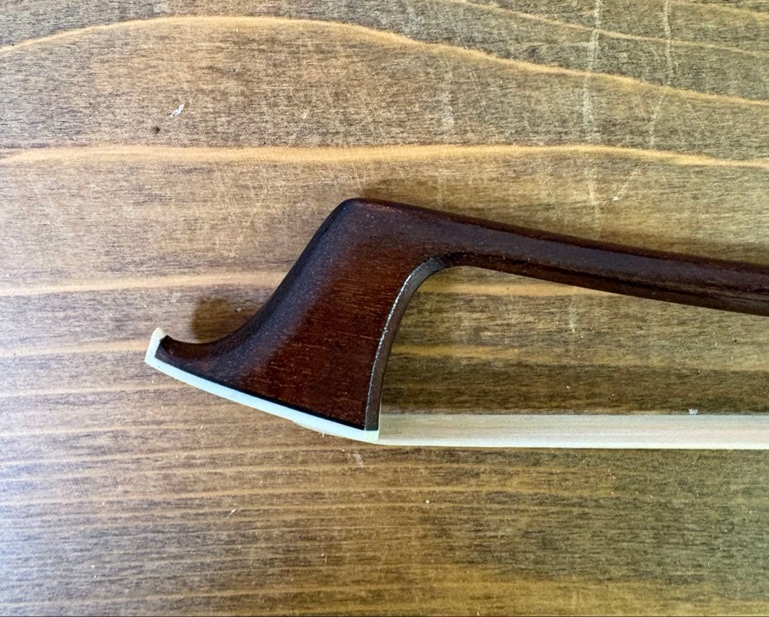 チェロ 弓　Ary France CPI Meister３ヶ月のみ使用　ケース付