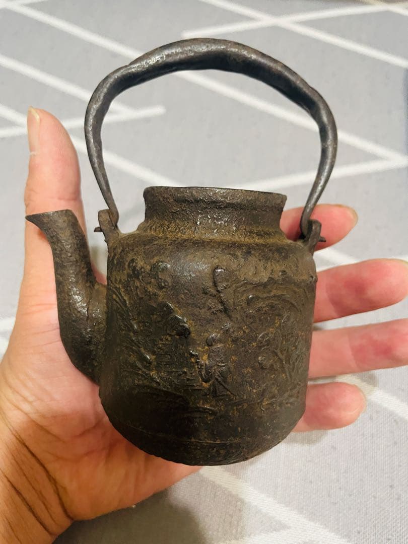 小さい鉄瓶　古いでさす