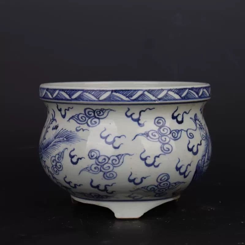 青花双鳳紋三足香炉 焼香炉 奉納香炉景徳鎮 陶磁器 現代工芸品 置物