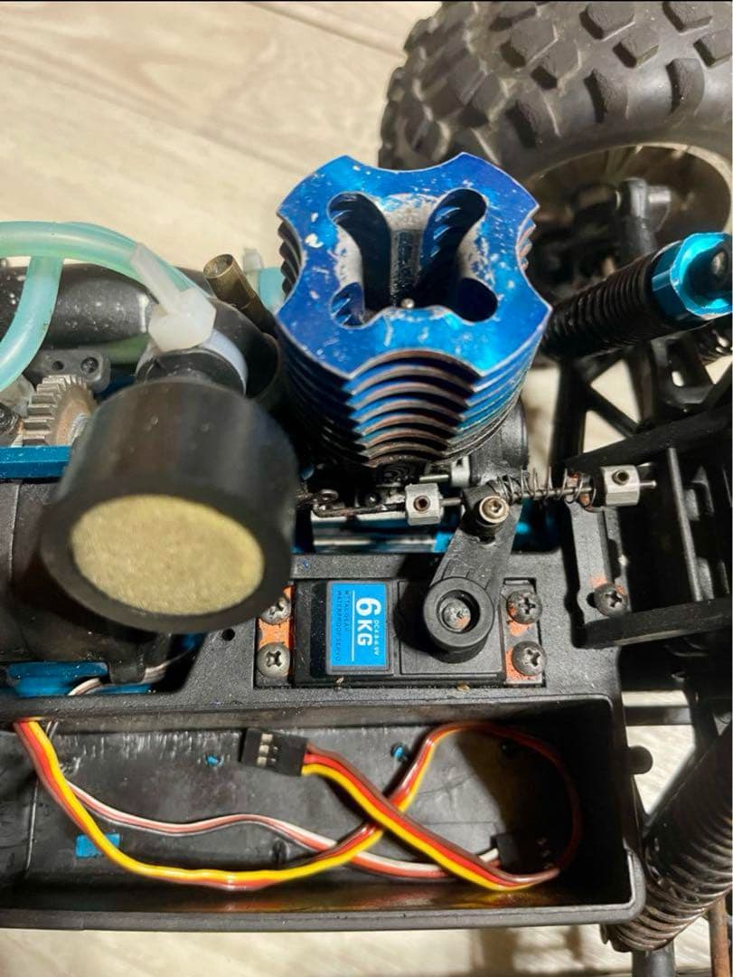 ホビーラジコンカー 冷却エンジン搭載